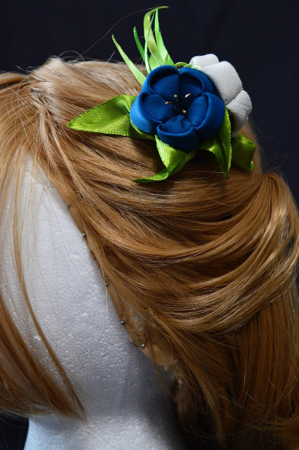 Handcrafted Kanzashi Hair Clip with Floral Design